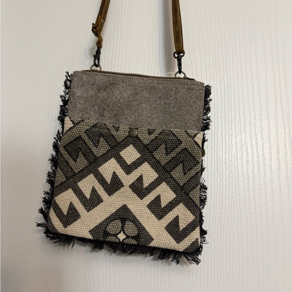 Myra Crossbody Gray and Black Patterned Women's Bag - Picture 3 of 12